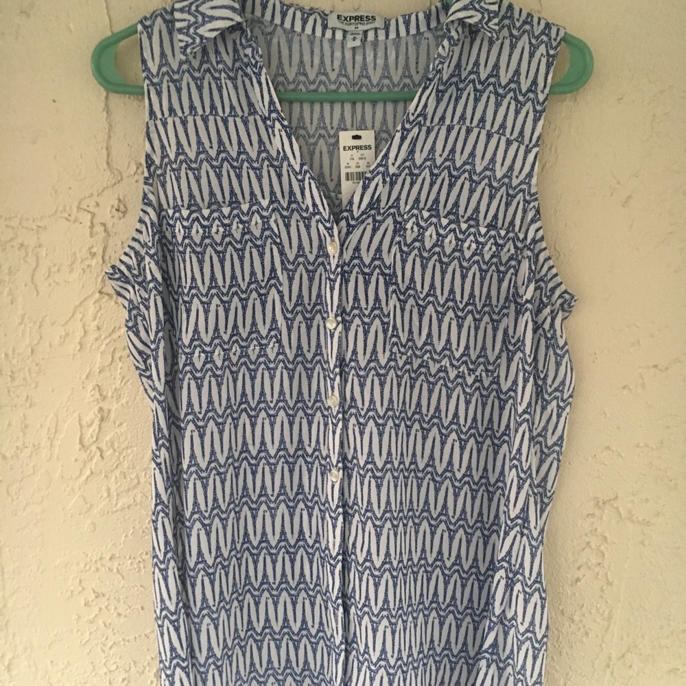 Express Blouse. Eiffel Tower. NWT